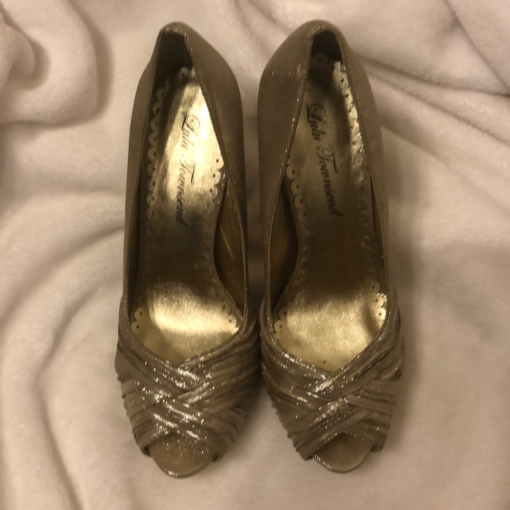 Lulu Townsend Pumps